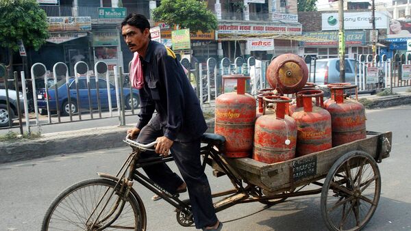 MP govt to provide LPG cylinders at ₹450 ahead of state assembly elections  | Today News